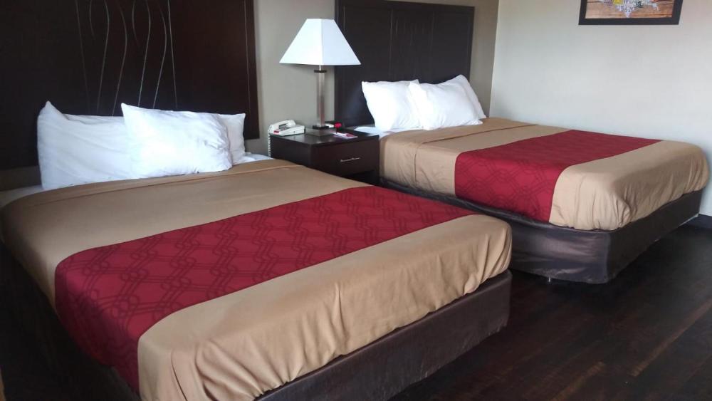 Queen Room with Two Queen Beds - Non-Smoking interior